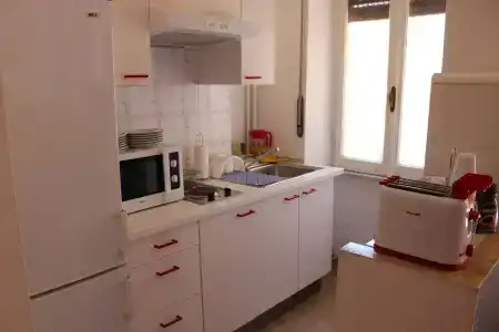 Damiani & Sister Guesthouse - 7