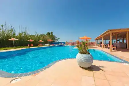 Trefon  and Family Suites - 16