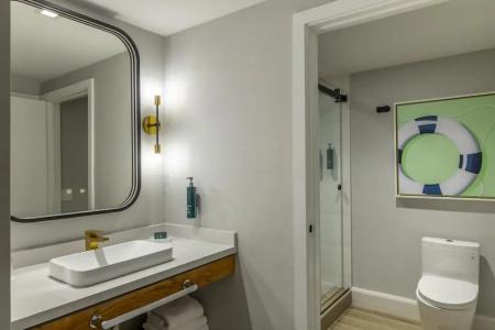 The Waterfront Beach Resort, A Hilton - 212