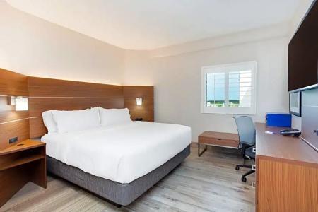 Holiday Inn Express & Suites Beach Beachfront by IHG - 78