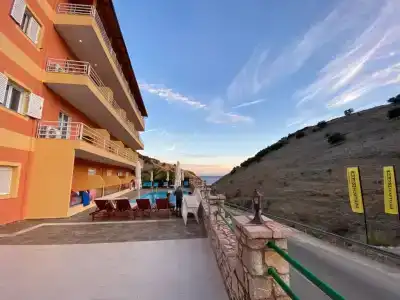 Karos Llaman - 13