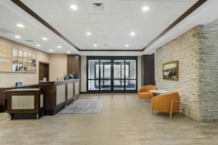 Hampton Inn & Suites - 12