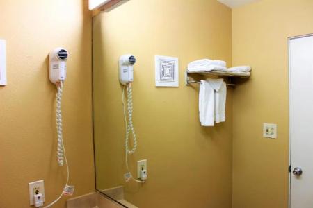 Roy Inn & Suites -Sacramento Midtown - 24