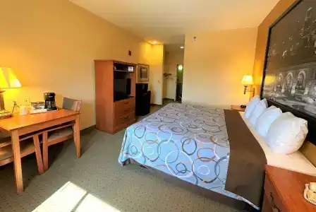 Super 8 by Wyndham at Forbes Landing - 3