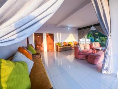 Romance Hills - 115