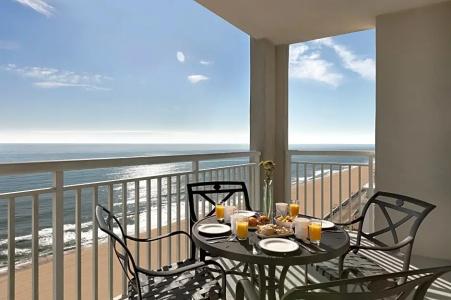 Holiday Inn & Suites, An Ihg - 222
