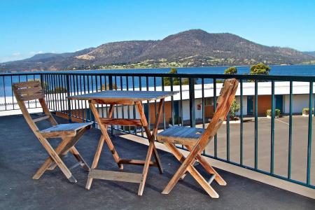 Riverfront & Villas - 6