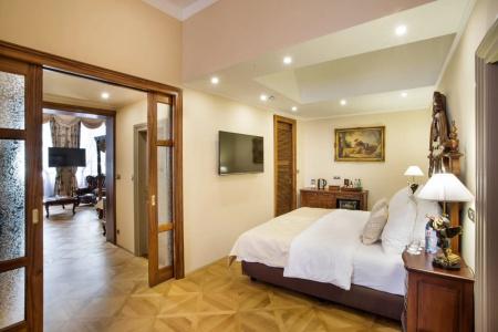 Iron Gate & Suites - 40