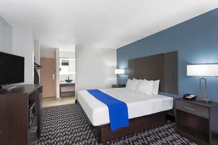 Baymont by Wyndham Charlotte University - 36