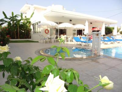 Michalis Studios & - 28