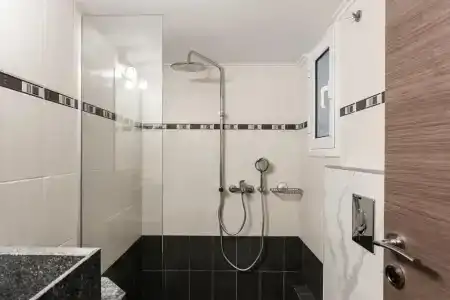 Nicholas Point and Rooms - 166