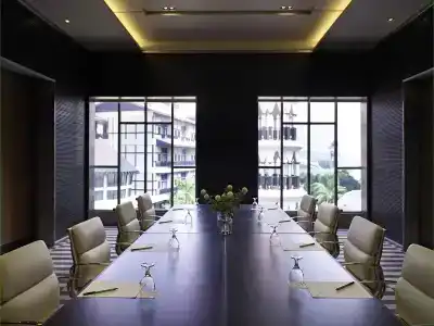 DoubleTree by Hilton Lakeside - 4