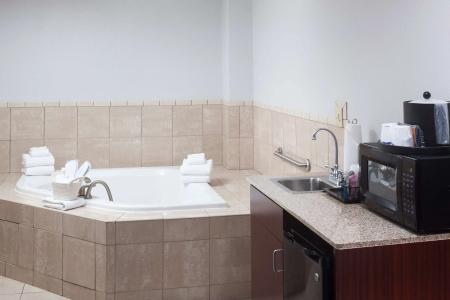 Hampton Inn & Suites-Bricktown - 24
