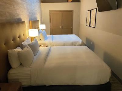 DoubleTree by Hilton - 58