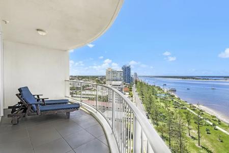 Crystal Bay On The Broadwater - 453