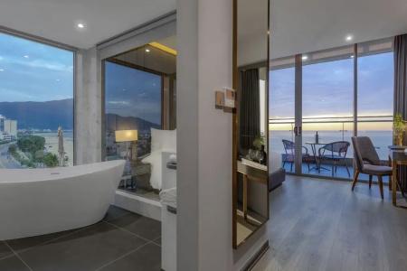 Le Sands Oceanfront Danang - 52