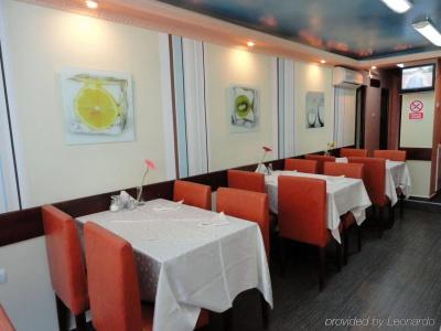Relax Comfort Suites - 11