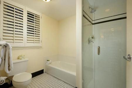 Inn at Pelican Bay - 35