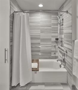Hyatt Centric the Pike - 44