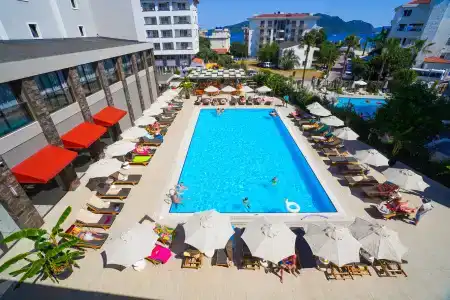 Julian Marmaris - 18