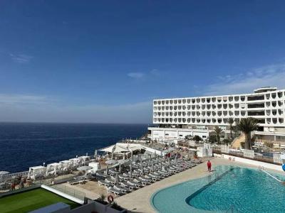 Pearly Grey Ocean Club & Suites - 11