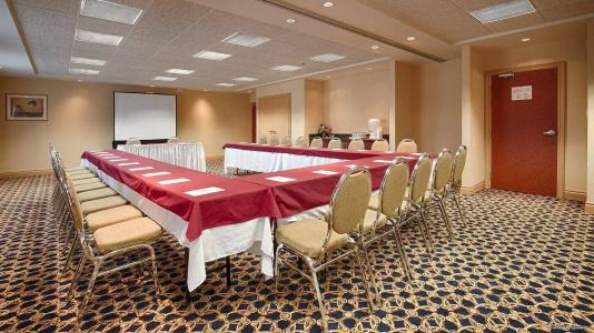 Best Western Plus Inn & Suites - 17