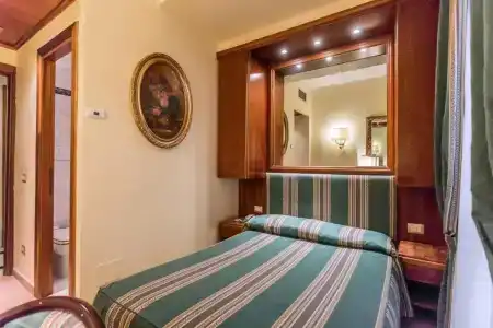 Raeli Lux - 26
