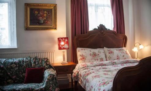 Dawson Place, Juliette's - 42