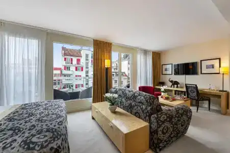 Jade Manotel - 127