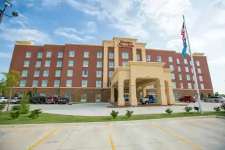 Hampton Inn & Suites Airport - 36