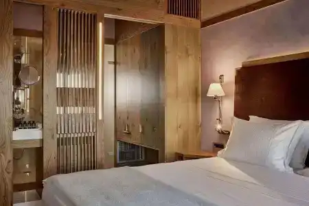 Domus Renier Boutique - Historics Worldwide - 33