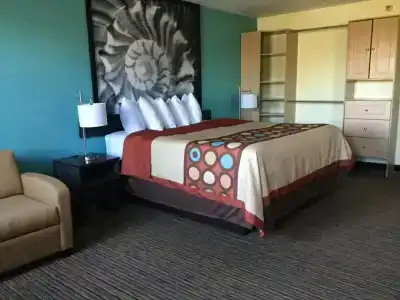 Super 8 by Wyndham/St. Petersburg Airport - 18