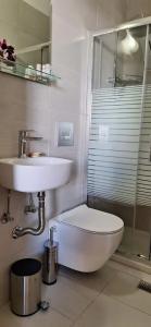 Nicolas Studios & - 25