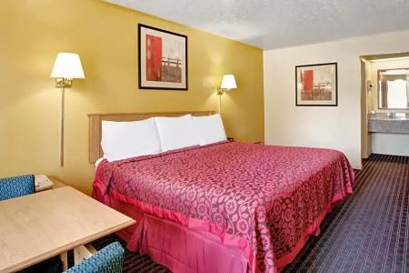 Days Inn by Wyndham West - 22
