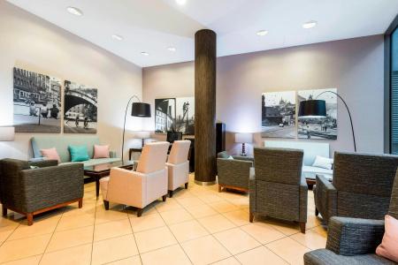 Courtyard by Marriott Prague City - 1