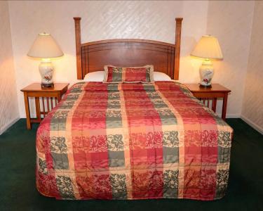 Lake Crest Inn - 1
