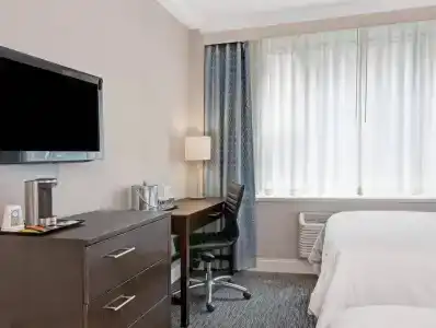 Wyndham Garden Long Island City - 36