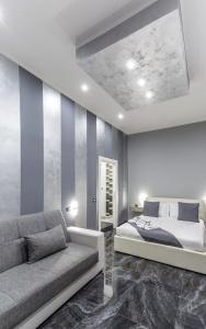 Bella Napoli Suites - 13