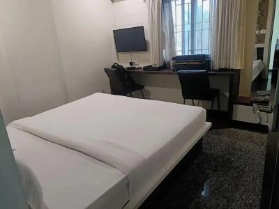 Treebo Trend Corporate Suites Mysore Road - 18