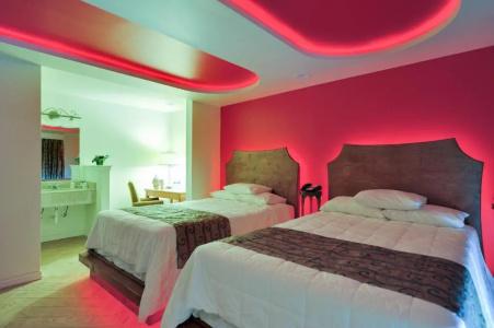 Romantic Inn & Suites - 16