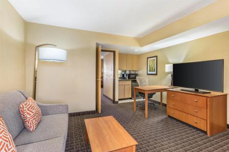 Best Western Plus Thunderbird Suites - 43