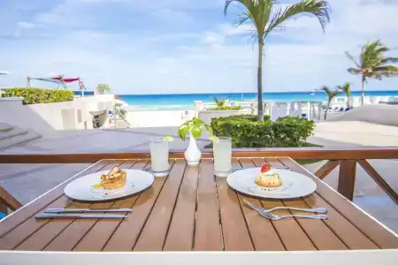 Wyndham Alltra Cancun All Inclusive Resort - 11