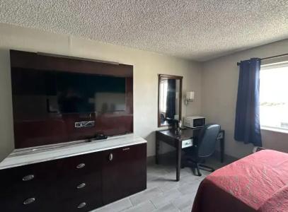Econo Inn and Suites - 19