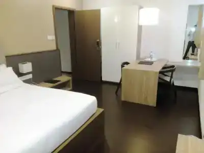 Vinaya Royal Inn - 10