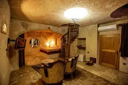 Oread Cave Suites - 225