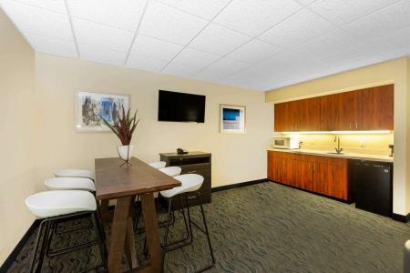 Baymont by Wyndham Airport - 4