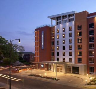 The Broadway - a DoubleTree by Hilton - 37