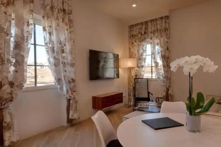 Donati Luxury Tower Suites - 171