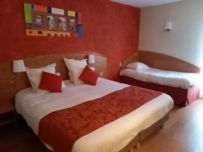 Kyriad Nîmes Ouest A9 - 70