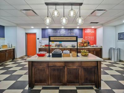 Hampton Inn Midtown-Aksarben - 29